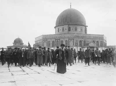 Enver Pascha und Jamal (Cemal) Pascha besuchen den Felsendom, Jerusalem, 1916 von Unbekannt Unbekannt